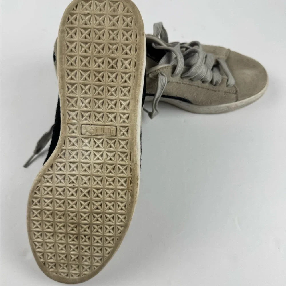Puma Men's Suede Classic shoe in grey color size 8.5